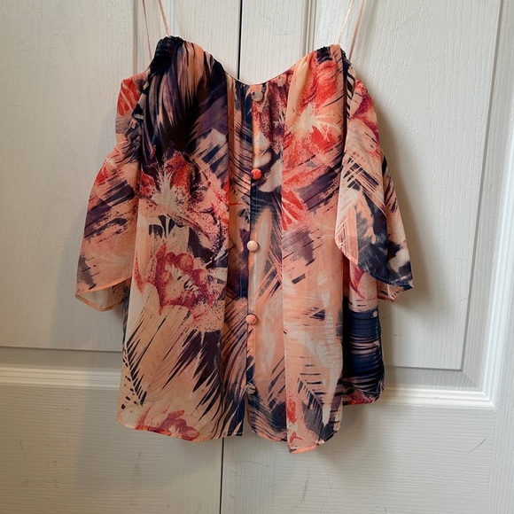 GUESS floral Off Shoulder Top ~ size XS - Picture 2 of 8